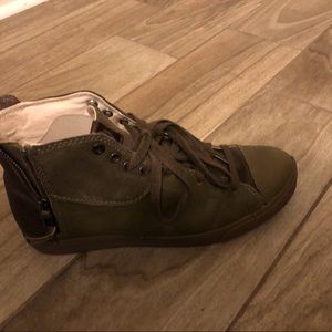 Mens Diesel green sneakers barely worn still with original packaging box